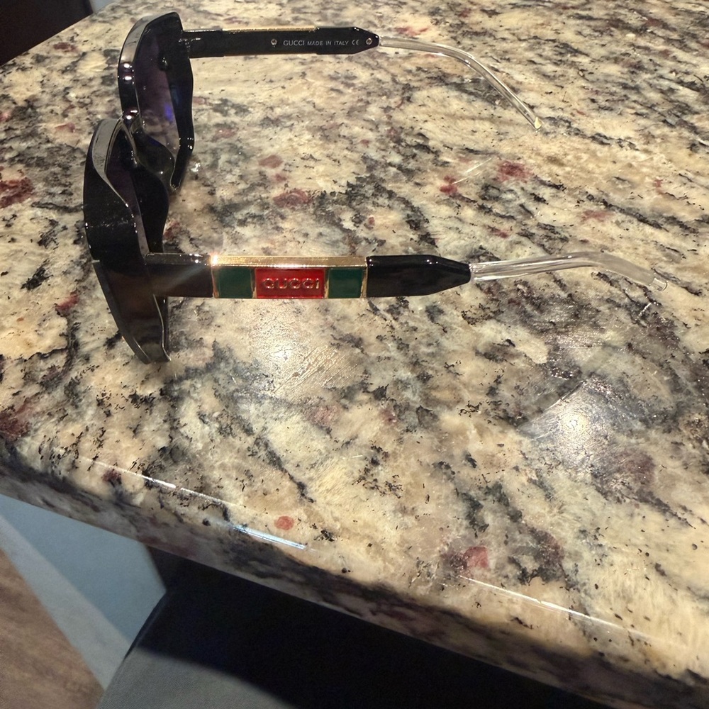 Gucci Women's Black Sunglasses with Gradient Lenses - Picture 3 of 9